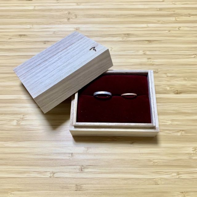 【ichi(イチ)の口コミ】 シンプルだけどどこか個性のある指輪を探していてた際に、石地のデザイン…