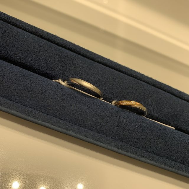 【4℃ BRIDAL(ヨンドシーブライダル)の口コミ】 どんなデザインが良いか探り探りの中4℃のお店に入り、スタッフの方に沢山…