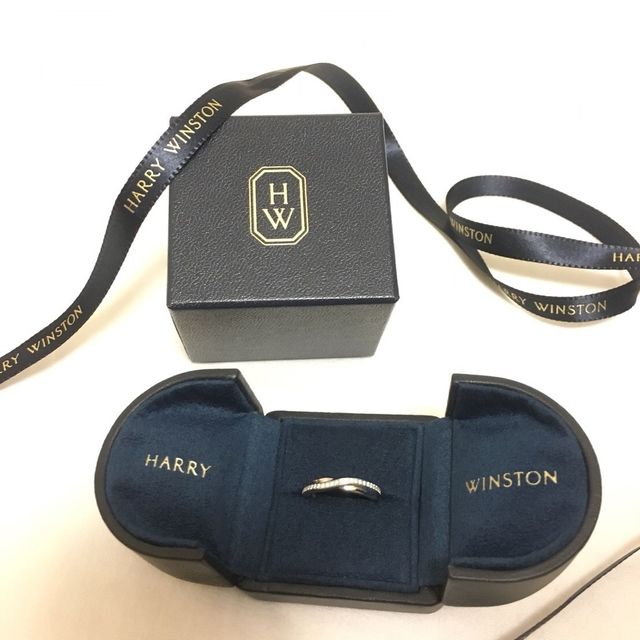 【ハリー・ウィンストン(Harry Winston)の口コミ】 クロスされたオシャレで繊細なデザインにとても満足しています。
ハーフエ…