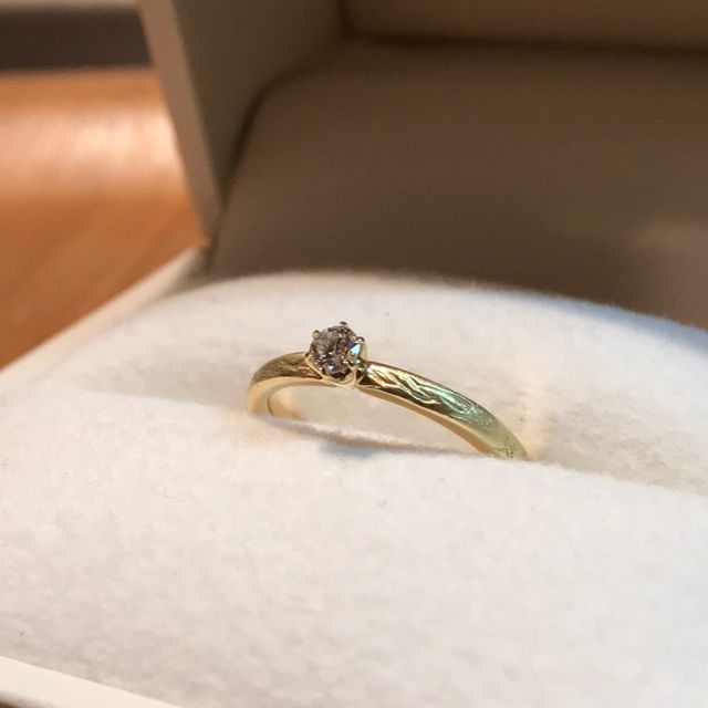 【CRAFY(クラフィ)の口コミ】 婚約指輪をどうしようかなと色々探していたところ、手作りの指輪が手頃な…