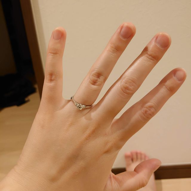 【銀座ダイヤモンドシライシの口コミ】 いくつか試着して、一番このデザインがかわいかったです。
婚約指輪でした…