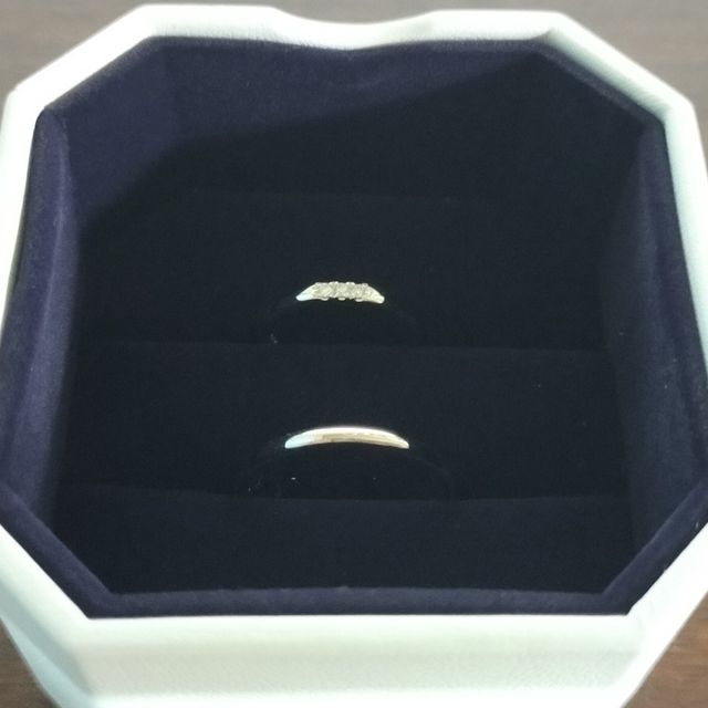 【4℃ BRIDAL(ヨンドシーブライダル)の口コミ】 デザインはスタンダードなものを選びましたが、非常にかわいいものを選べ…