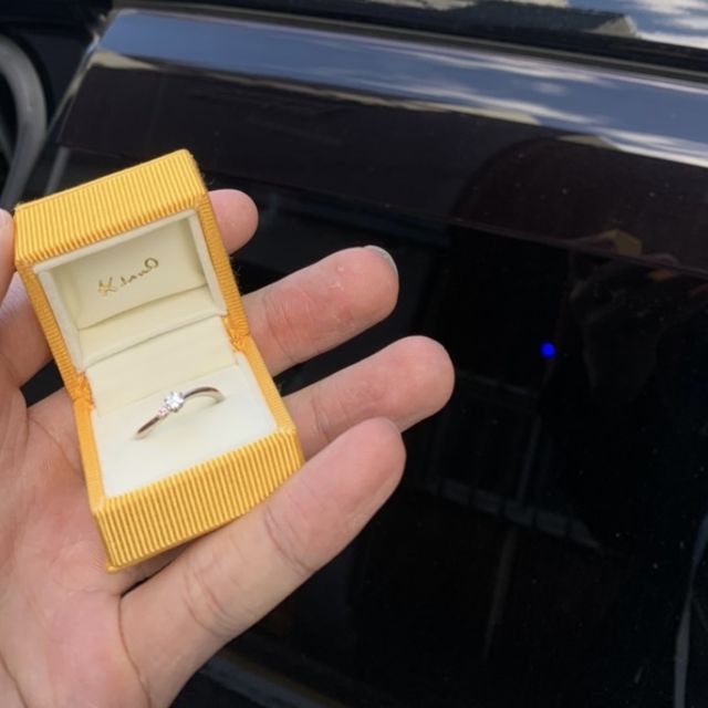 【ケイウノ ブライダル(K.UNO BRIDAL)の口コミ】 出会った季節のお花のモチーフや、好きな色のダイヤモンドをあしらった指…