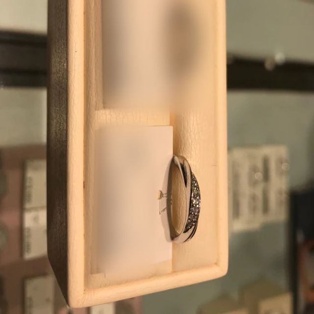 【ジュエリーツツミ(JEWELRY TSUTSUMI)の口コミ】 プラチナの純度が高く感触が滑らかでつけ心地が良い点が決め手となりまし…
