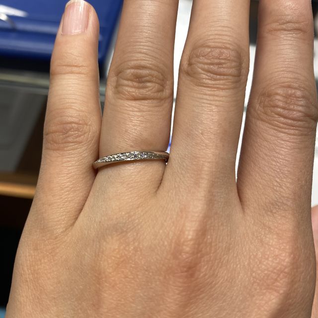 【銀座ダイヤモンドシライシの口コミ】 ダイヤがたくさん入っていて、どこから見てもダイヤの輝きが綺麗な指輪で…