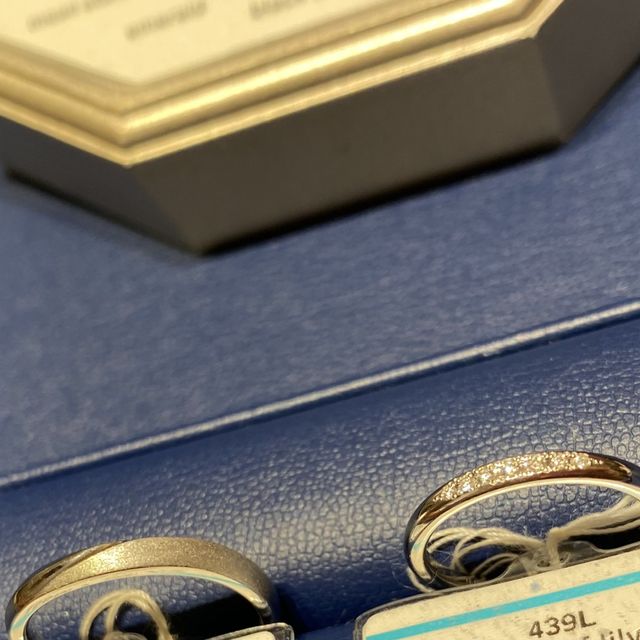 【銀座ダイヤモンドシライシの口コミ】 担当の方が自分たち好みの指輪をご提案して下さり、とても楽しい時間でし…