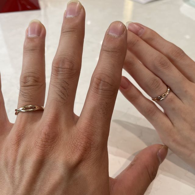 【Bridal Jewelry Fujita(ブライダルジュエリーフジタ)の口コミ】 デザインと色が好みだったので決めさせてもらいました！
なかなかピンクゴ…