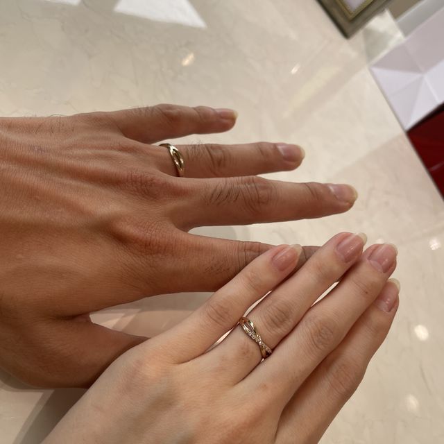 【Bridal Jewelry Fujita(ブライダルジュエリーフジタ)の口コミ】 クロスデザインの指輪をつけてる人が
周りにあんまりいないと思ったのと
…