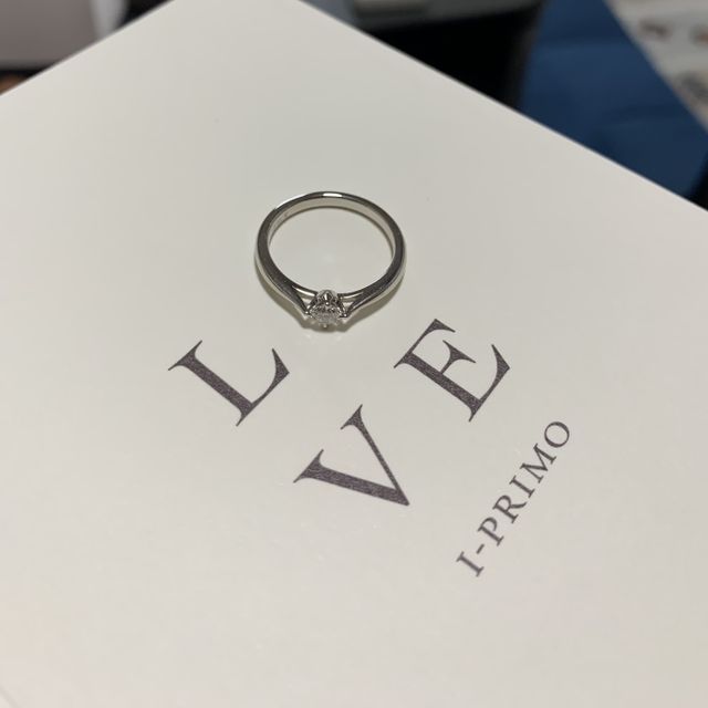 【アイプリモ(I-PRIMO)の口コミ】 色々あるリングの中でも、これは爪が4本で見た目が1番スタイリッシュだと…