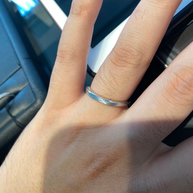 【銀座ダイヤモンドシライシの口コミ】 ・指輪のデザインが今後歳を重ねても手に馴染んでいく
・仕事上でも付ける…