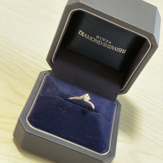【銀座ダイヤモンドシライシの口コミ】 指輪のデザインは結婚指輪とセットでつけられるものと思い、探しておりま…