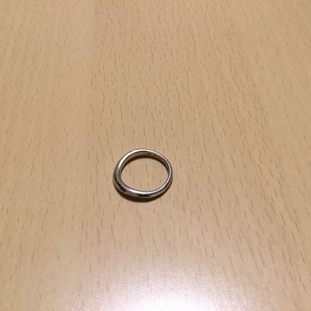 【アイプリモ(I-PRIMO)の口コミ】 婚約指輪と重ねて付けたいというのが私の希望だったので、婚約指輪と同じ…