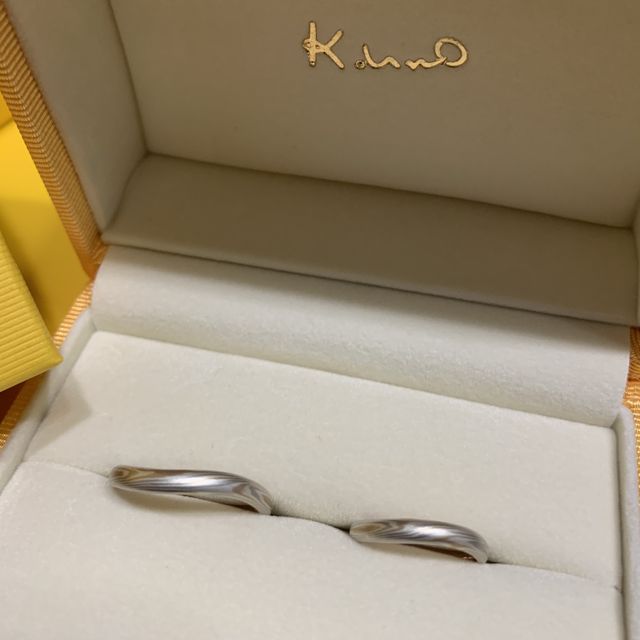 【ケイウノ ブライダル(K.UNO BRIDAL)の口コミ】 木目金の模様がはっきりと出ており、かつオーダーメイドで木目金の色や色…