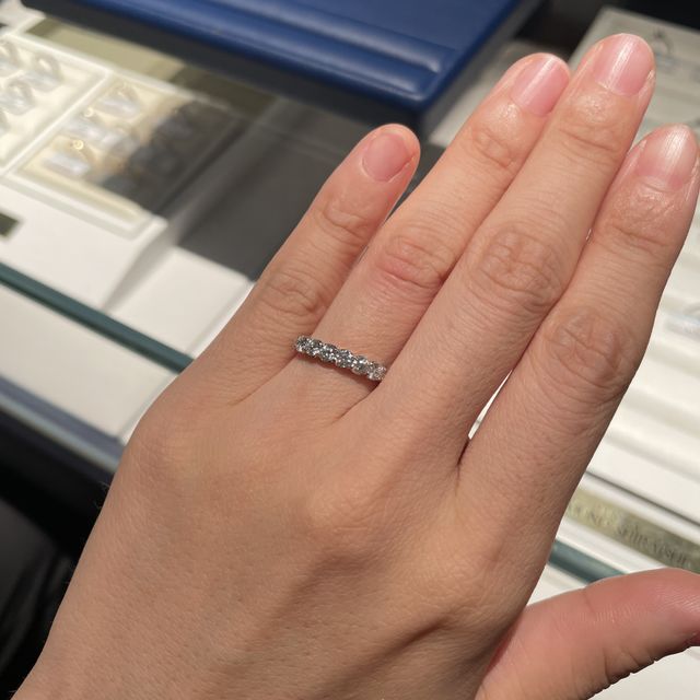 【銀座ダイヤモンドシライシの口コミ】 婚約指輪は一粒ではなく、普段使いできるハーフエタニティリングを考えて…