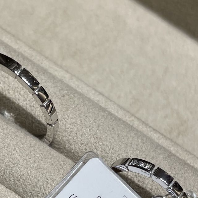 【TASAKI(タサキ)の口コミ】 デザインがユニークなタサキのリング
投稿した写真は斜めから撮っています…