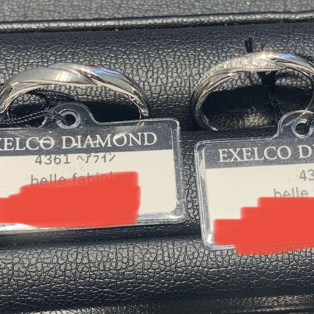 【エクセルコダイヤモンド(EXELCO DIAMOND)の口コミ】 指輪のデザインは個性的ですが、派手すぎず何歳でも似合うと思います。
指…