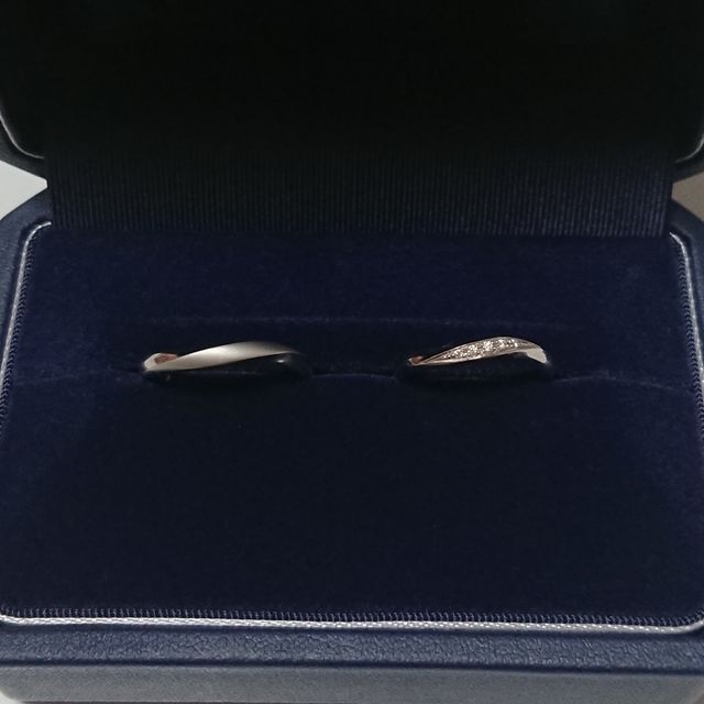 【銀座ダイヤモンドシライシの口コミ】 指輪のデザインはウェーブを購入しました。
ウェーブの所をつやなしに出来…
