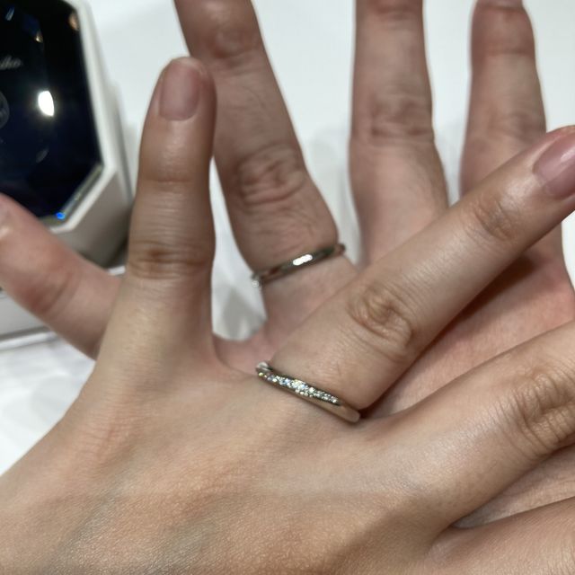 【4℃ BRIDAL(ヨンドシーブライダル)の口コミ】 ストレートはありきたりで嫌だったのですこしオシャレで派手すぎないデザ…