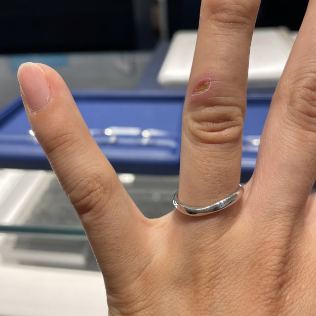 【銀座ダイヤモンドシライシの口コミ】 色んなカタログや店頭の指輪を見てる中で、つや消し加工が気になっていた…