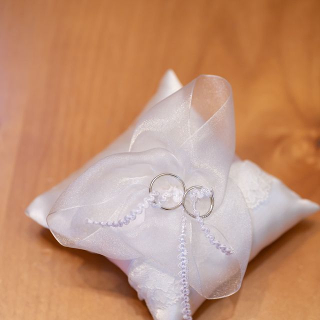 【銀座ダイヤモンドシライシの口コミ】 デザインが一目惚れでした。ダイヤモンドが半周についていて時と場合によ…