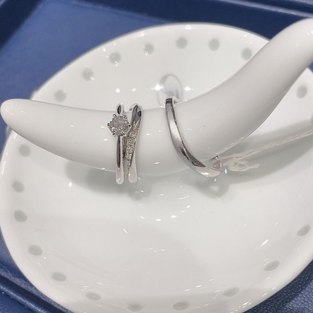 【銀座ダイヤモンドシライシの口コミ】 デザインが気に入り、価格も予算以内でした。
婚約指輪をすでにダイヤモン…