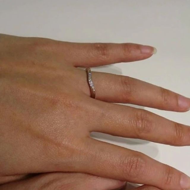 【4℃ BRIDAL(ヨンドシーブライダル)の口コミ】 単品で着けた際の印象とエンゲージリングとの重ね付けをした際の印象との…