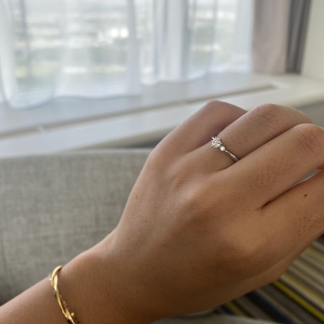 【4℃ BRIDAL(ヨンドシーブライダル)の口コミ】 接客の方がとてもいい人でした。とても悩んでいたところに丁寧は接客をし…