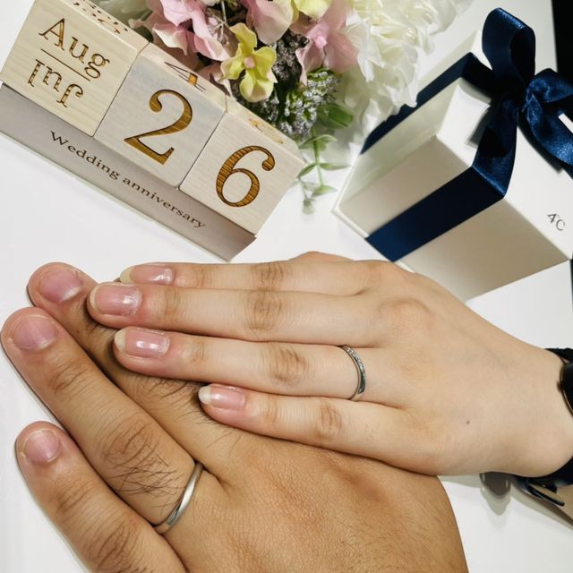 【4℃ BRIDAL(ヨンドシーブライダル)の口コミ】 ウェーブデザインで、ダイヤが3〜10個程度ついたものを探していました。予…