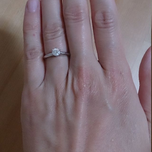 【ティファニー(Tiffany & Co.)の口コミ】 シンプルなデザインが気に入り、購入を決めました。予算と私の好みから小…