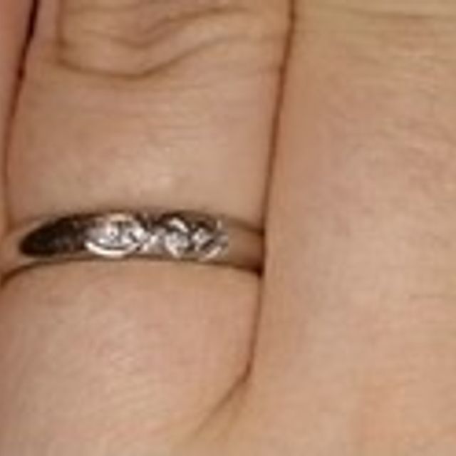 【4℃ BRIDAL(ヨンドシーブライダル)の口コミ】 デザインは可愛らしいものが多く感じました。
お値段も手が届きやすく、お…