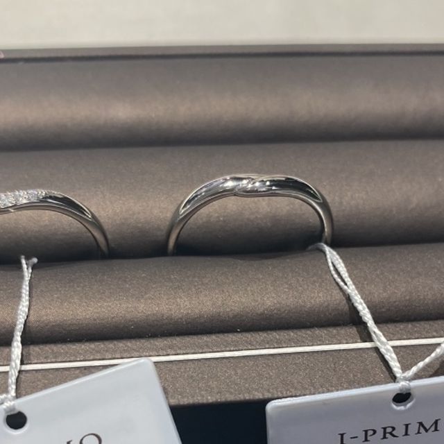 【アイプリモ(I-PRIMO)の口コミ】 ネットで下調べた後、伺ったのですが
こちらの支え合っているようなデザイ…