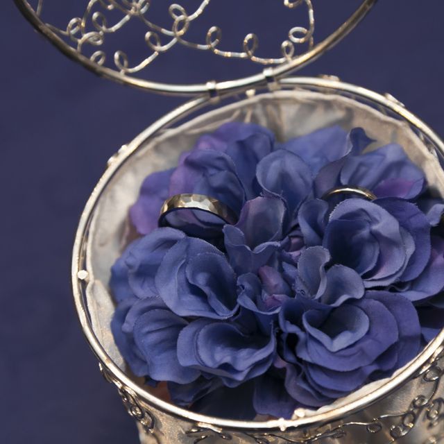 【プロドットコムの口コミ】 結婚式のテーマカラーが、二人ともが好きなブルーだったので、指輪の裏側…