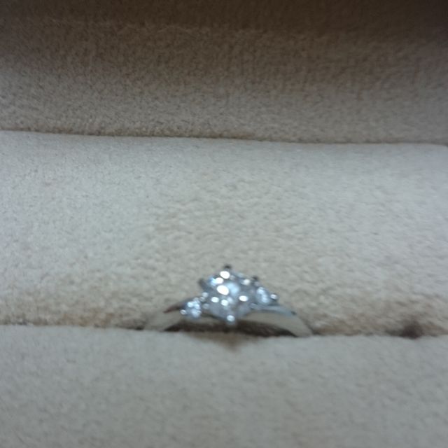 【BRILLIANCE+(ブリリアンスプラス)の口コミ】 タイミングよく、予算内で質のいいダイヤがあったので、最初にダイヤの石…