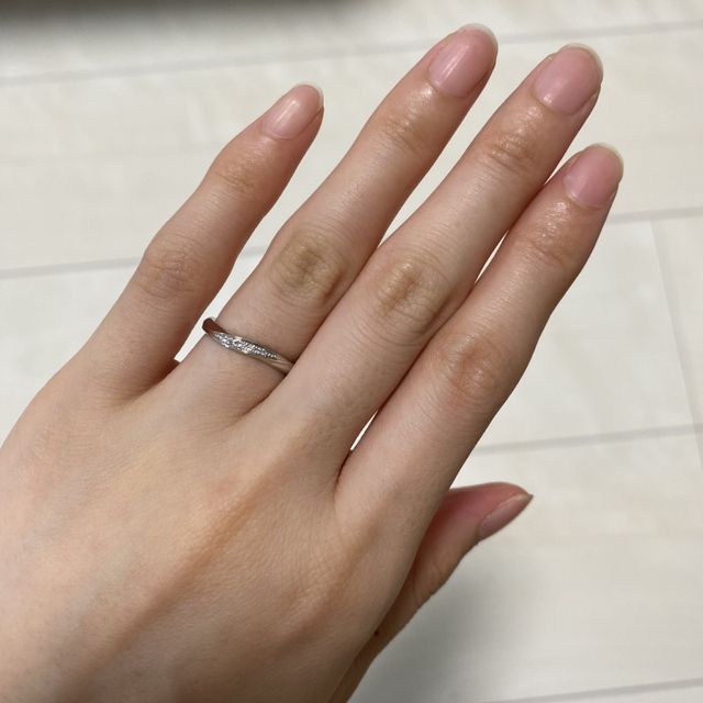 【銀座ダイヤモンドシライシの口コミ】 シンプルで飽きが来ないデザインでを探していました。
あと、毎日付けたい…