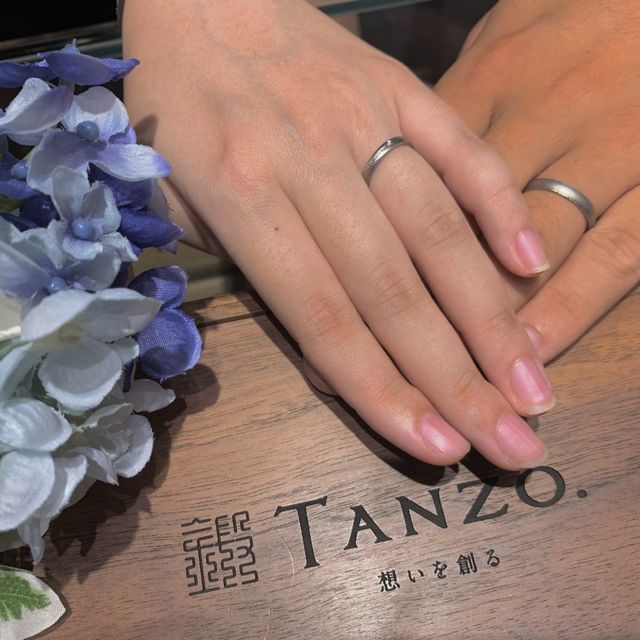 【TANZO.(鍛造指輪)の口コミ】 3.4店ほど他のお店も見たのですが、夫婦共にキラキラしすぎたデザインが好…