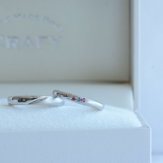 【CRAFY(クラフィ)の口コミ】 プラチナで細身かつ少し変わったデザインがいいなーと考えていました。当…