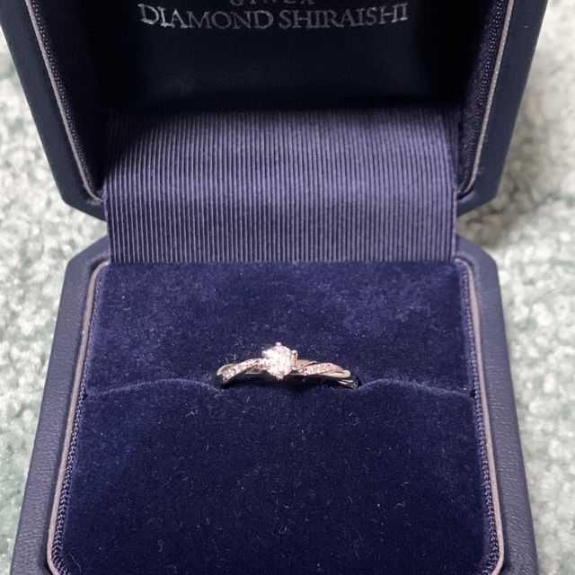 【銀座ダイヤモンドシライシの口コミ】 指輪のデザインが決め手となりました。
最初は今日は見るだけと思って来た…
