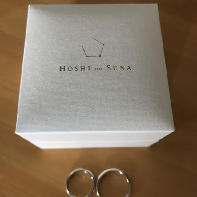 【HOSHI no SUNA 星の砂(ほしのすな)の口コミ】 シンプルですっきりしたデザインの指輪がいいと思い、いろいろ悩んだ末に…