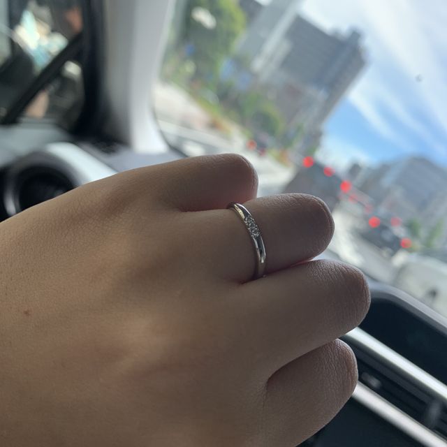 【4℃ BRIDAL(ヨンドシーブライダル)の口コミ】 実際に着用してみたときの着け心地や指の形が綺麗に見えるものを購入した…