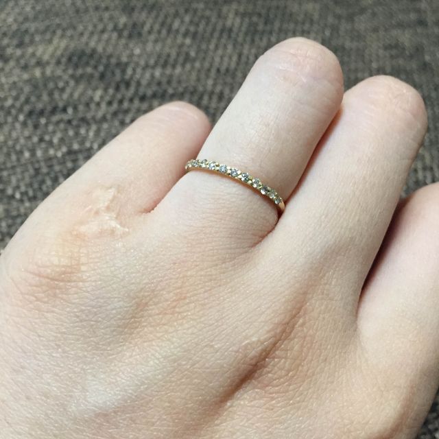 【AHKAH(アーカー)の口コミ】 婚約指輪としての購入でしたが、あまり仰々しいもの・着けにくいものは嫌…