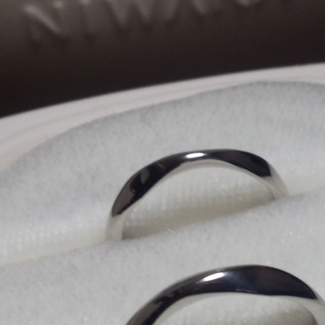 【俄(にわか)の口コミ】 いくつか試着をしてみて、どこから見ても美しいフォルムに惹かれました。
…