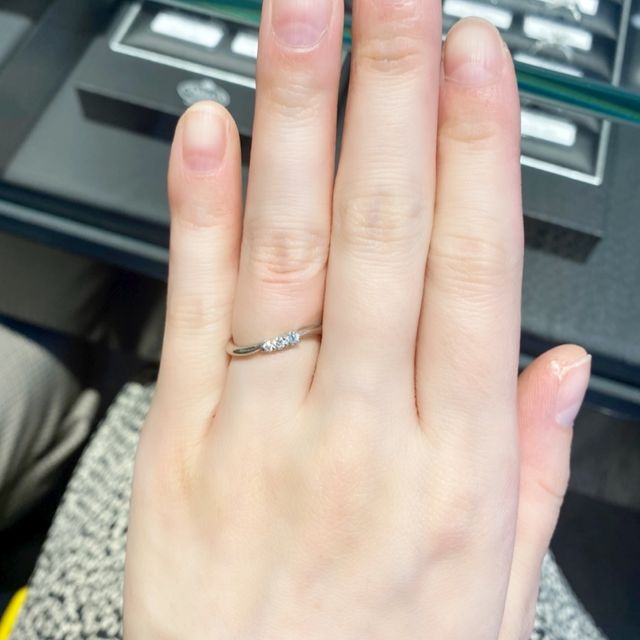 【エクセルコダイヤモンド(EXELCO DIAMOND)の口コミ】 セレモニーです。ダイヤが3つ着いており、キラキラ輝く光に一目惚れしまし…