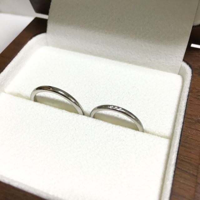 【Ponte Vecchio(ポンテヴェキオ)の口コミ】 細身でストレート、プラチナの指輪を探していてこちらを見つけました。
夫…