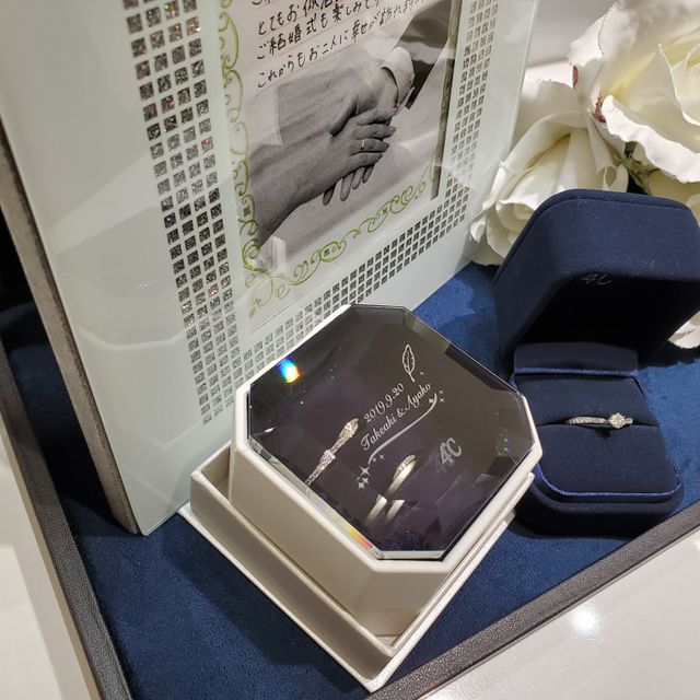 【4℃ BRIDAL(ヨンドシーブライダル)の口コミ】 デザインと価格です。長くつけていられるデザインにしました！
お店の方と…