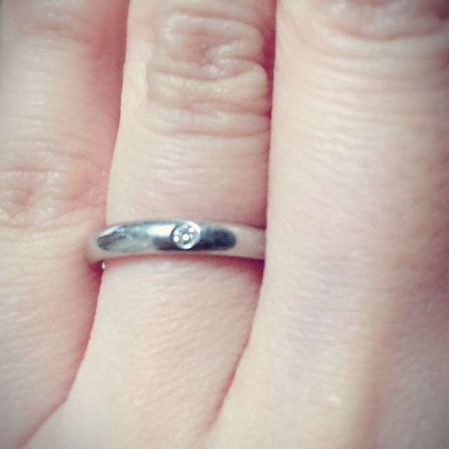 【ティファニー(Tiffany & Co.)の口コミ】 ティファニーのデザインは私の細い指にも似合う指輪があり、主人は逆にゴ…