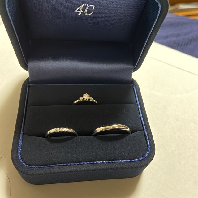【4℃ BRIDAL(ヨンドシーブライダル)の口コミ】 エンゲージリングと合うような結婚指輪を探しました！
どれも素敵でしたが…