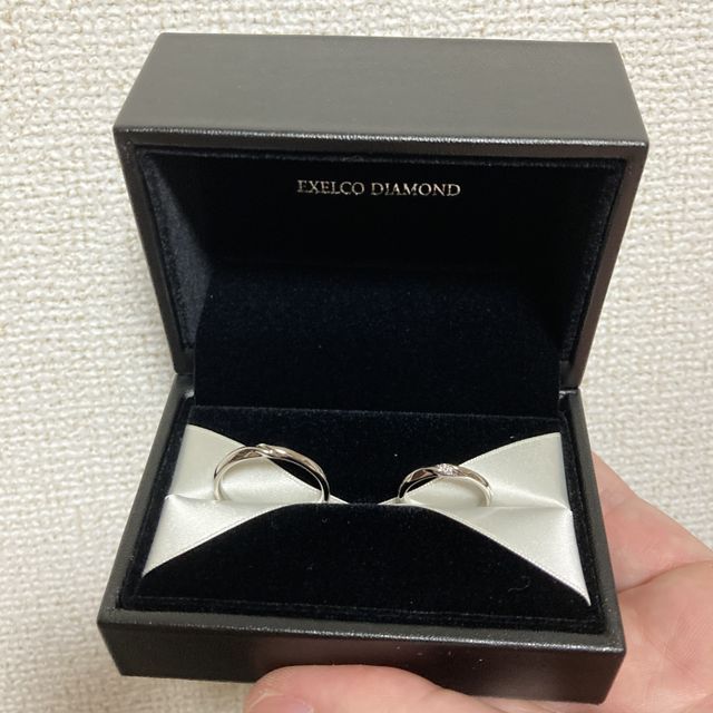 【エクセルコダイヤモンド(EXELCO DIAMOND)の口コミ】 シンプルかつデザインが他にない点に惹かれ、購入を決めました。あまり煌…