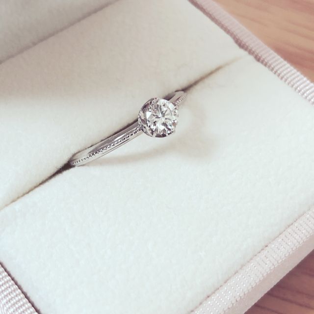 【Love Bond(ラブボンド)の口コミ】 結婚指輪との組み合わせがバッチリだったので、これに決めました。横から…