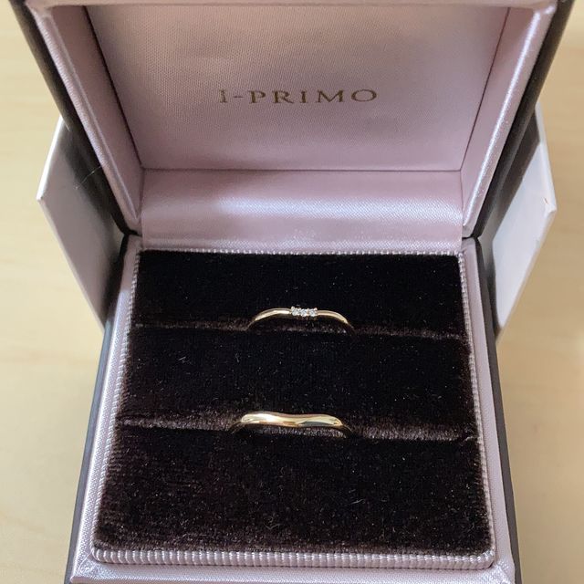 【アイプリモ(I-PRIMO)の口コミ】 指輪自体に角がなく、リングの指へのフィット感がとても良かったです。
と…