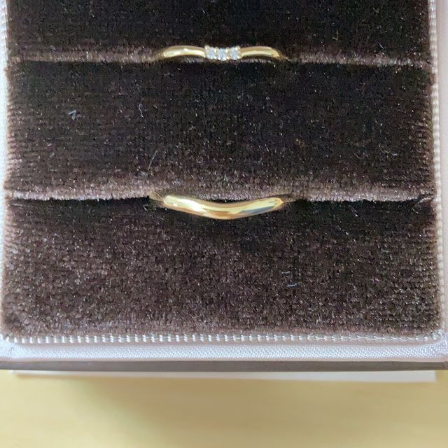 【アイプリモ(I-PRIMO)の口コミ】 指輪自体に角がなく、リングの指へのフィット感がとても良かったです。
と…